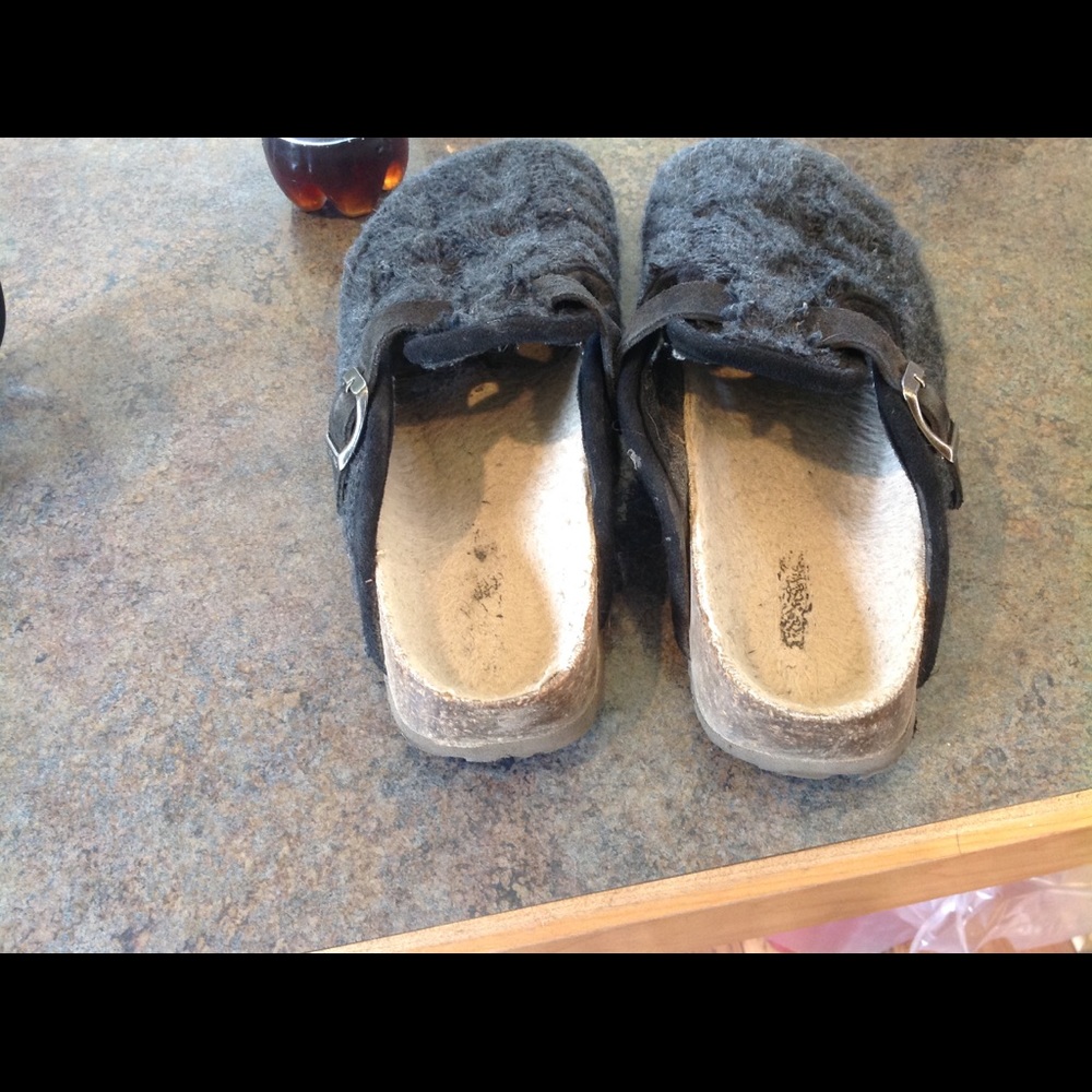 Clogs - Picture 2 of 4
